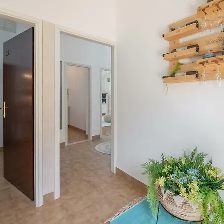 Beachfront Apartment *
