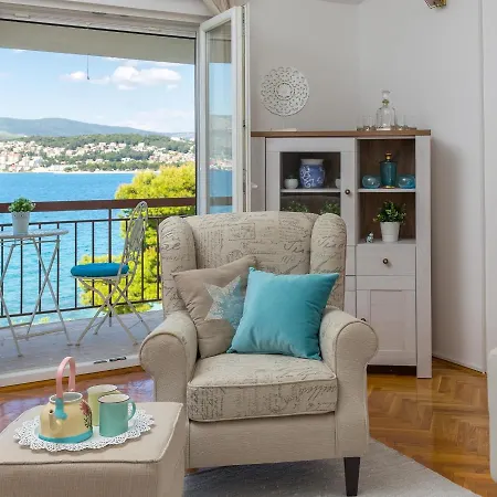 Beachfront Apartment *