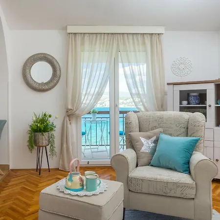 Beachfront Apartamento Trogir
